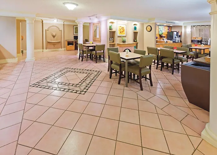 Baymont By Wyndham Lubbock - Downtown Civic Center
